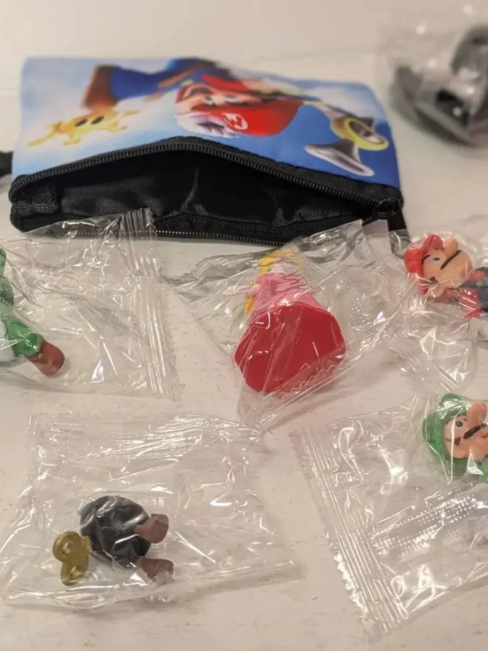 Mario Super Mario 18Pc Figure Set w Pouch Cake Toppers Party Favor Bundle
